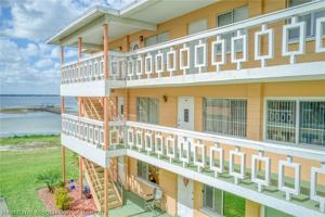 2113 Lakeview Drive