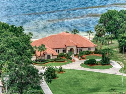 1601 Lakeview Drive