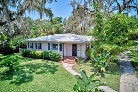 2460 Lakeview Drive