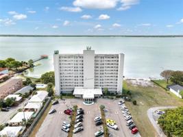 2131 Lakeview Drive