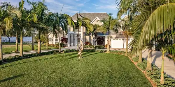 492 Sunset Pointe Drive
