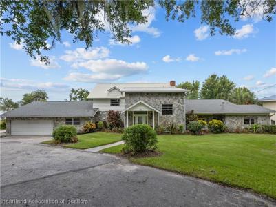 1236 County Road 17 N