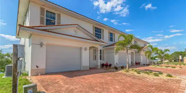 1936 Oasis Court