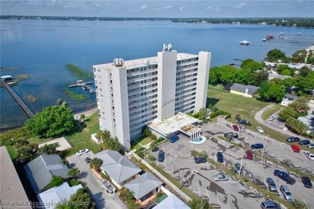 2131 Lakeview Drive