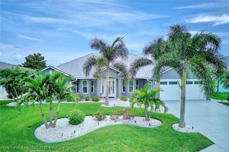157 Loquat Road NE