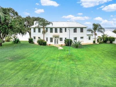 2861 Lakeview Drive