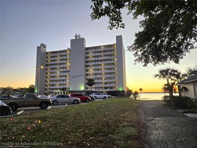 2131 Lakeview Drive