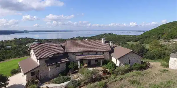 200 White Bluff Trail