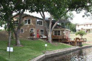900 Long Mountain Dr