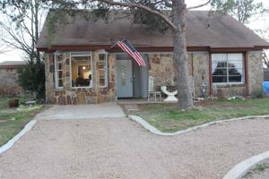 400 N River Oaks Dr Corner