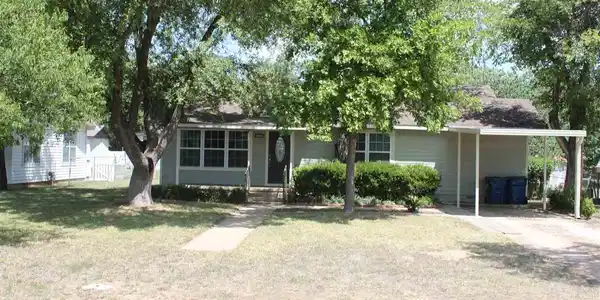 1009 E Avenue