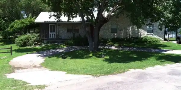 1101 Lakeshore Loop