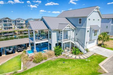 100 MARINA BLUFF