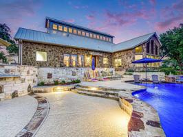 300 Twisted Oaks Drive