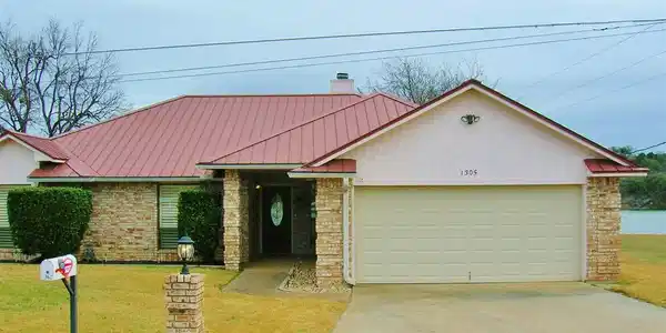 1305 Lakeshore