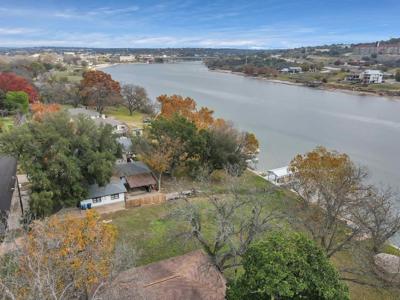 1005 Lakeshore Drive