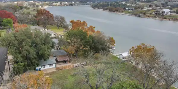 1005 Lakeshore Drive