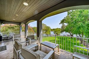 1702 Bluebonnet Lane