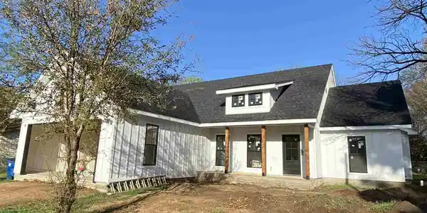 908 Lakeshore Drive