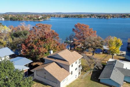 421 W Lakeshore Drive