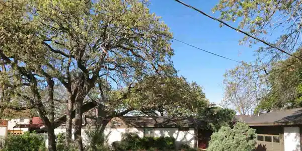 207 LARIAT LANE