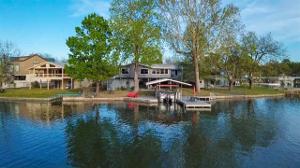 913 Crest Circle