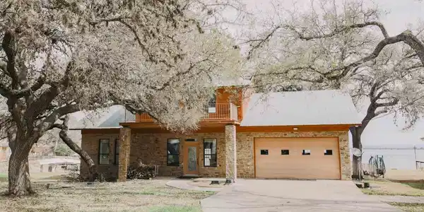 402 Island Lodges Dr.