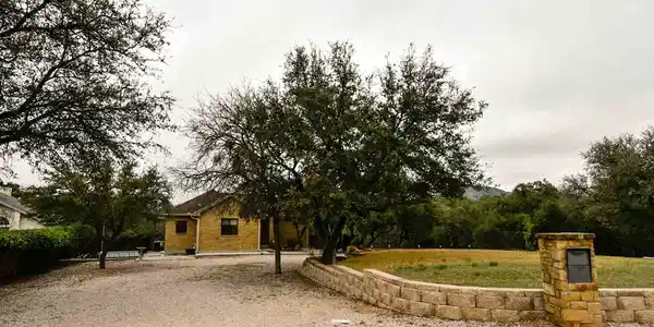 1402 County Road 133