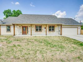 229 E Bluebriar Dr.