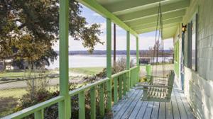 2819 Lakeview