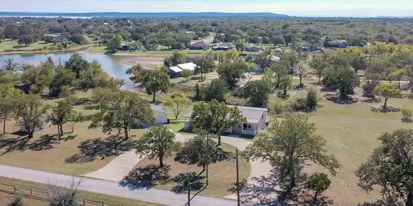 210 Bluebriar Lane