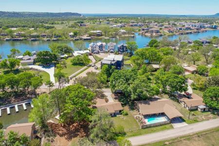 1727 WILLIAMS LAKESHORE DR Drive