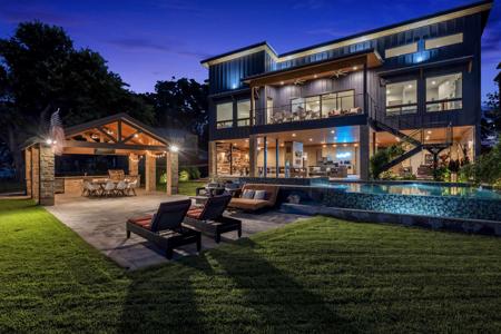 501 Lake ST