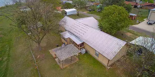 219 Lakeshore Loop