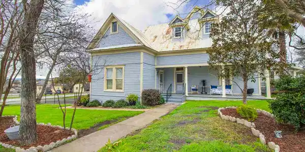 617 Broadway Street