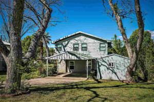 586 Crestwood Dr