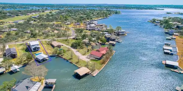 208 E Lakeshore Drive