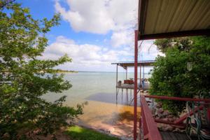 137 White Rock Drive