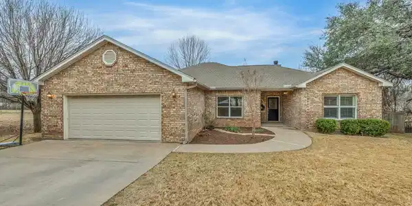 151 Broadmoor
