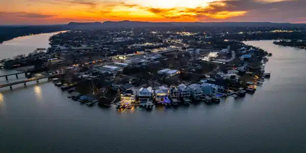 140 Riverbend Ln