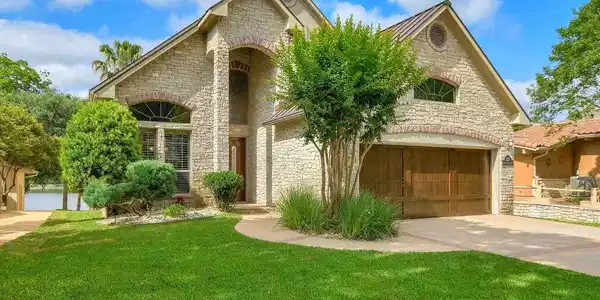 337 Meadowlakes Drive