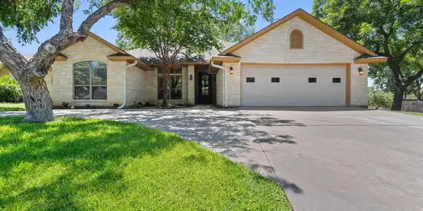 265 Meadowlakes Drive