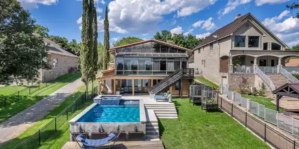 339 Meadowlakes Drive