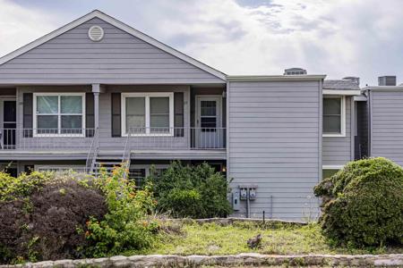 806 Highcrest Drive