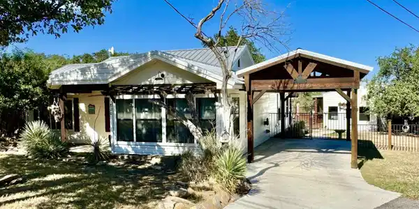 800 Lakeway