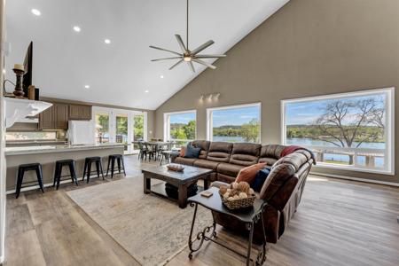 319 Meadowlakes Drive