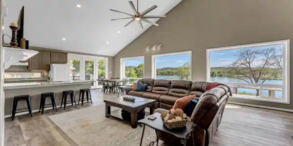 319 Meadowlakes Drive