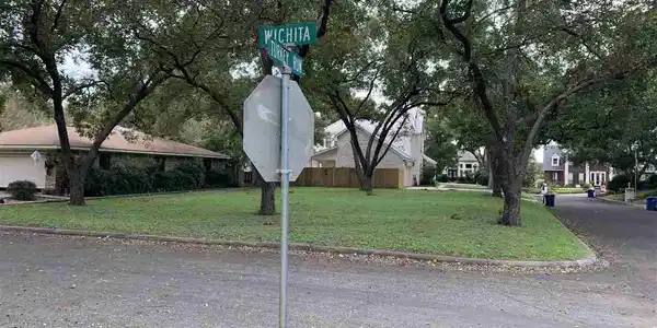 1052 Wichita