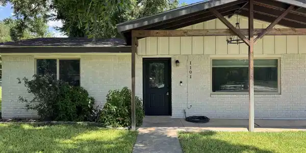 1101 Hackberry Drive