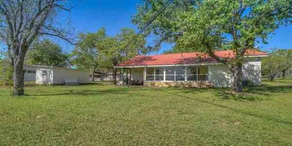 2944 Ranch Road 261